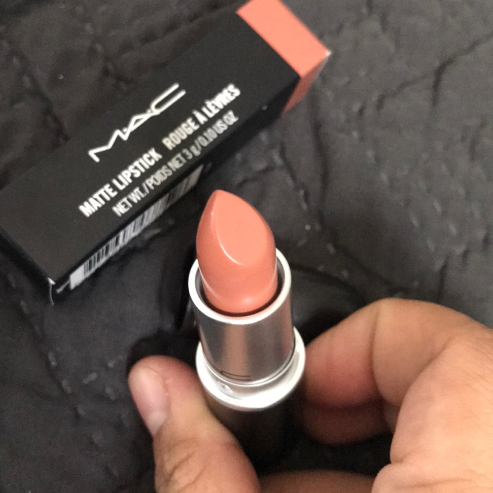 MAC Matte lipstick - honeylove - Picture 2 of 3